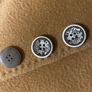 Horn button brown ground with white print.